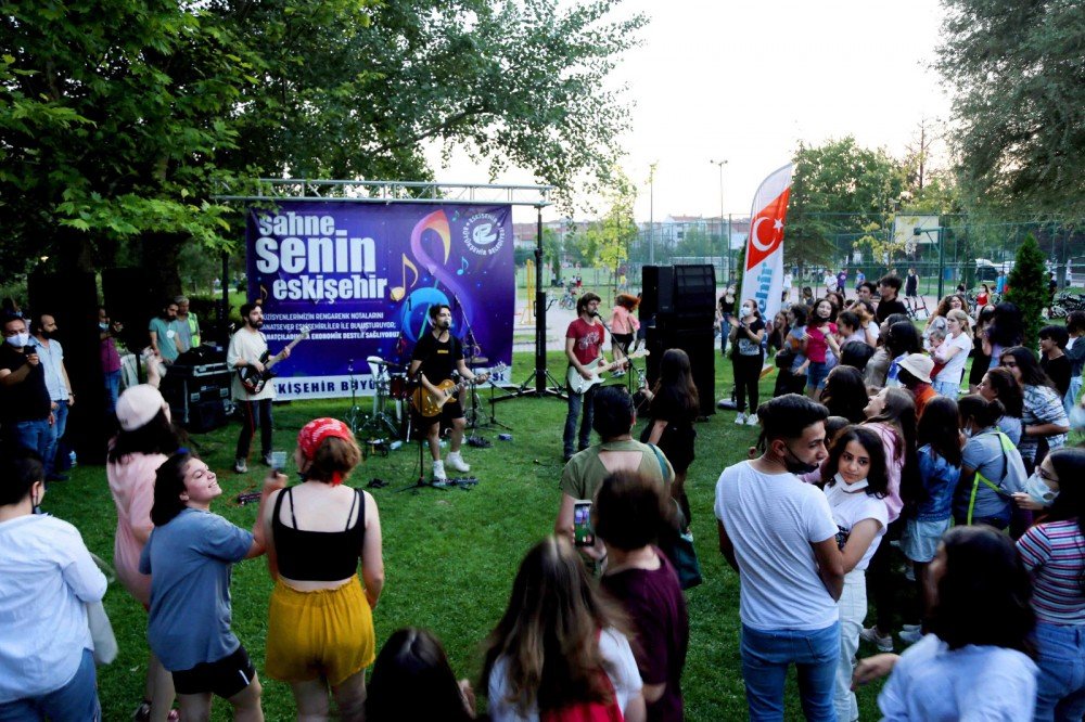 Eskişehir sokaklarında müzik ziyafeti
